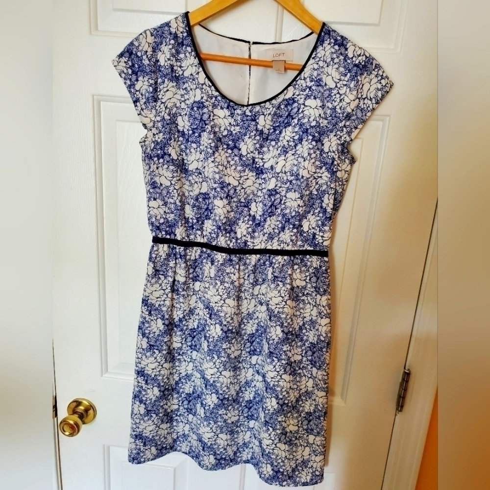 Ann Taylor Loft floral cap sleeve dress